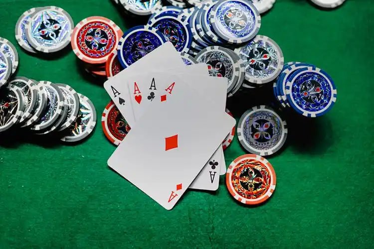 Antarmuka aplikasi mobile super hoki88 menampilkan menu utama dengan taruhan Liga 1 dan permainan live dealer